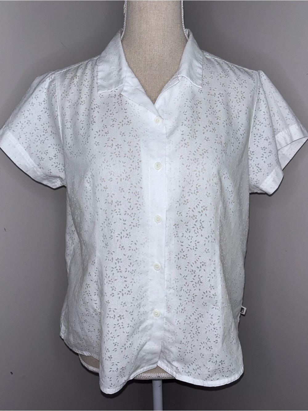 REI vintage white short sleeve eyelet burnout cotton button front shirt Medium